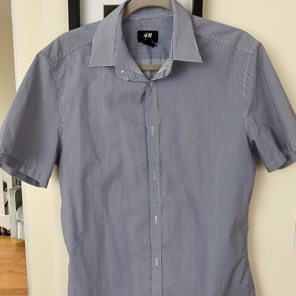 H&M men’s short sleeve button down shirt